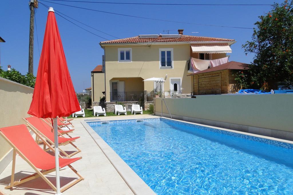 Apartments Villa Ela Umag Exterior foto