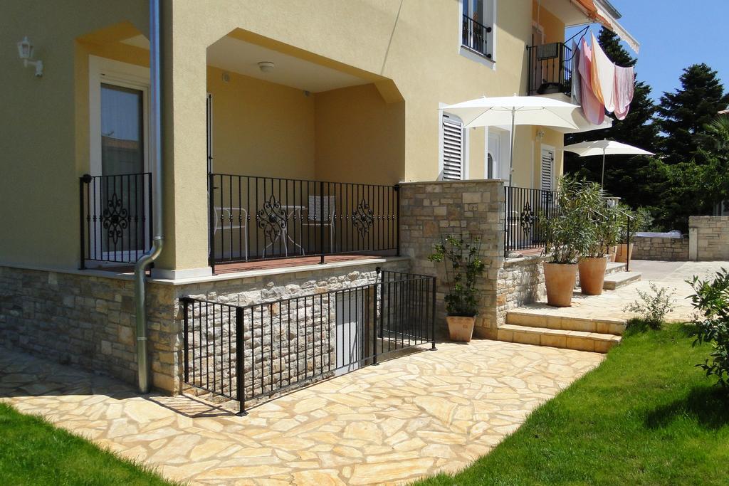 Apartments Villa Ela Umag Exterior foto