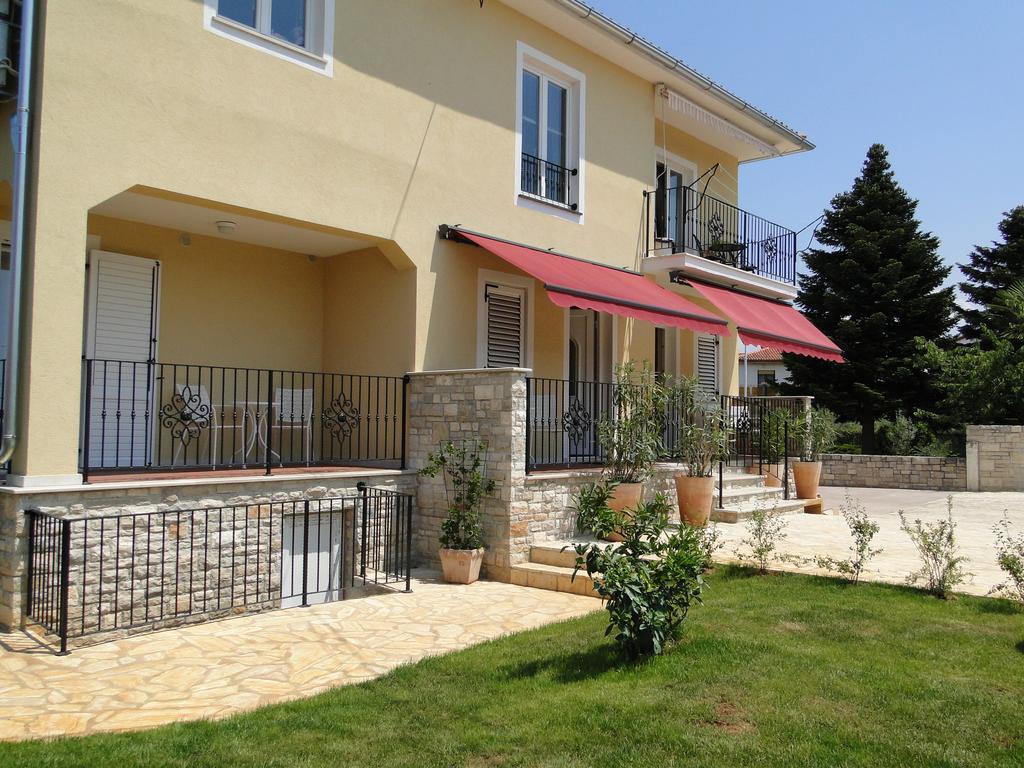 Apartments Villa Ela Umag Exterior foto